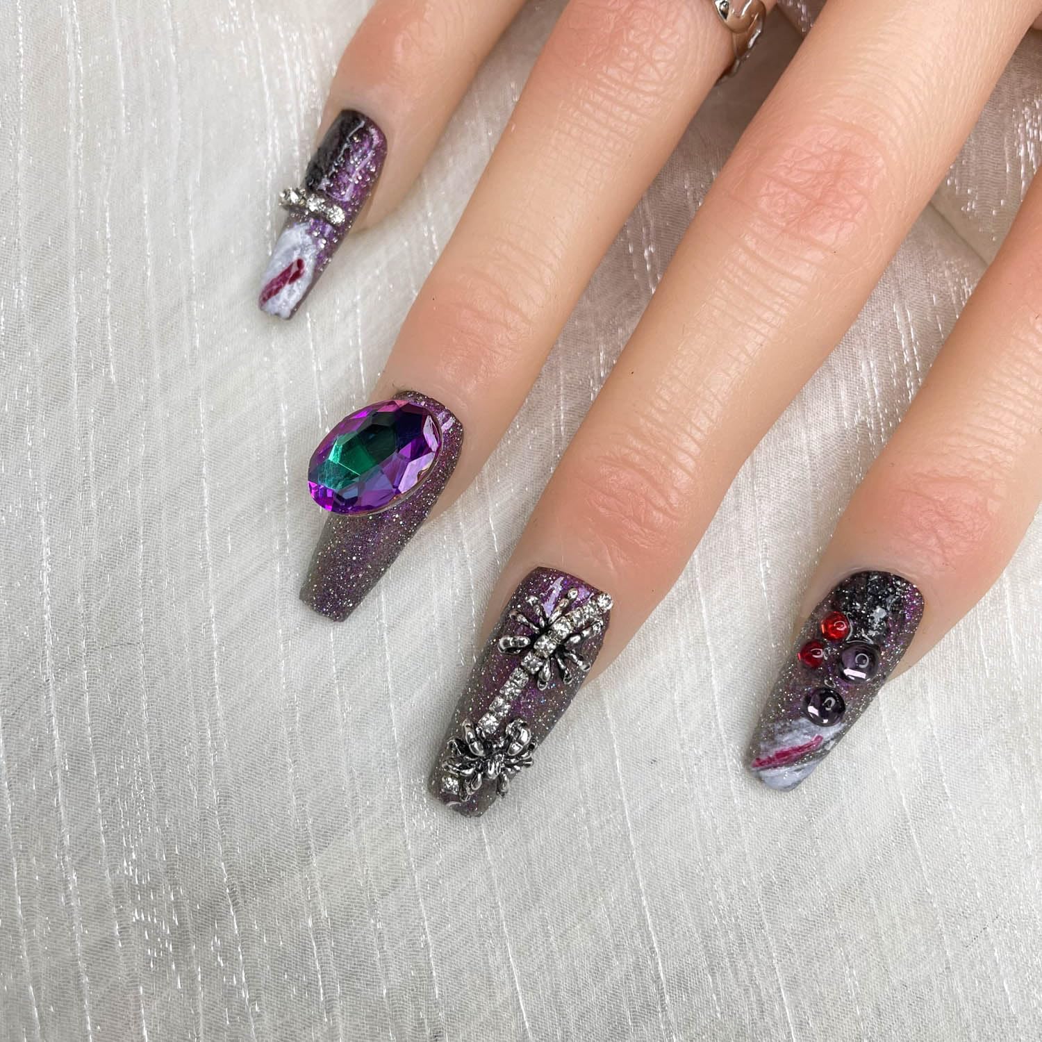 Royal Arachnid Handmade Short Press-On Nails – No-Fade Soft Gel Fake Nails with Seamless Fit, Gradient Design & Nail Charms for Women