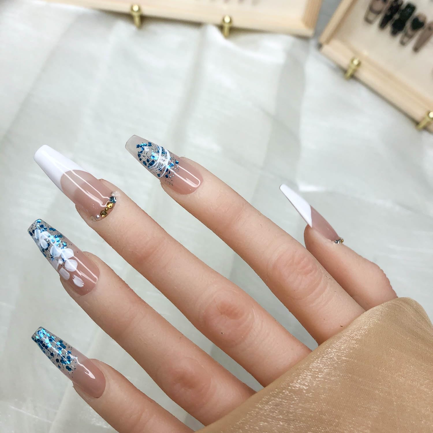 Press-On Nails – Gilded Whisper Short Reusable Nail Kit for Women